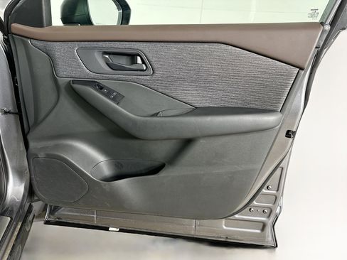 Used 2023 Nissan Rogue S image 30