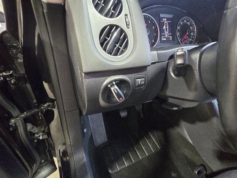 Used 2014 Volkswagen Tiguan S FWD image 12