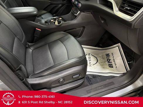 Used 2024 GMC Terrain SLT AWD/4WD image 41