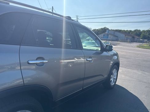 Used 2011 Kia Sorento LX w/ Convenience Pkg AWD/4WD image 10