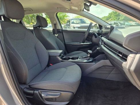 Used 2025 Kia K4 LXS image 29