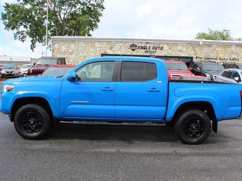 Used 2020 Toyota Tacoma SR5 AWD/4WD image 4