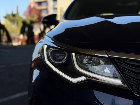 Used 2019 Kia Optima S image 11