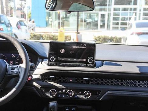 Used 2025 Honda Accord SE image 18