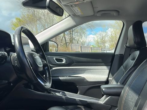 Used 2022 Jeep Compass Latitude AWD/4WD image 12