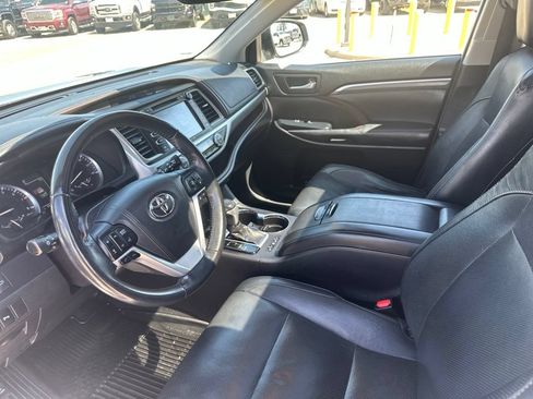Used 2018 Toyota Highlander Limited AWD/4WD image 14
