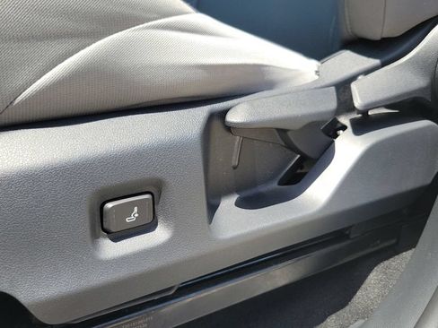 Certified 2025 Toyota Tacoma SR5 AWD/4WD image 16