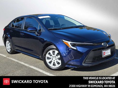 Used 2025 Toyota Corolla LE image 1