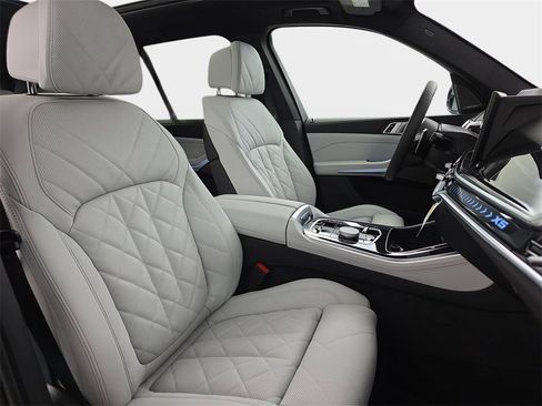 New 2026 BMW X5 xDrive50e w/ M Sport Package image 10