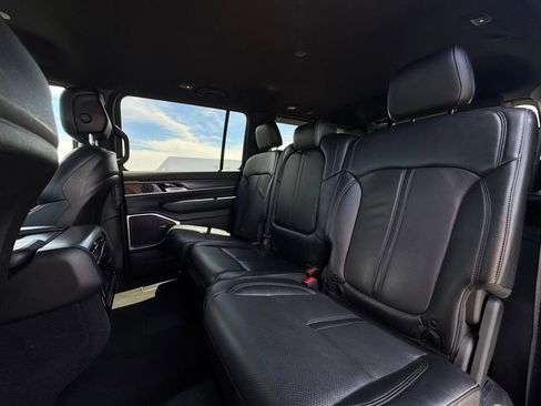Used 2024 Jeep Wagoneer Series II w/ Flexible Seating Group RWD image 18