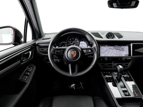 Certified 2026 Porsche Macan AWD/4WD image 6