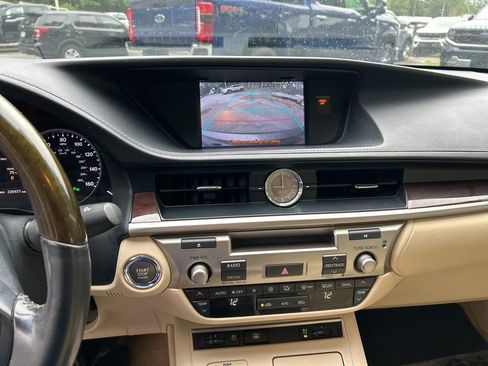 Used 2013 Lexus ES 350 w/ Luxury Pkg FWD image 18