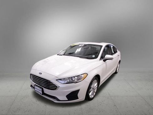 Used 2020 Ford Fusion SE image 1