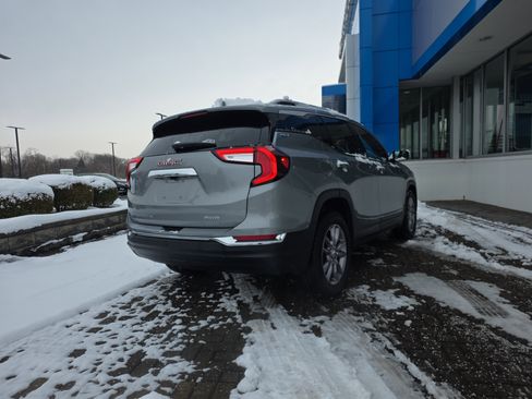 Used 2024 GMC Terrain SLT w/ Infotainment Package II image 5