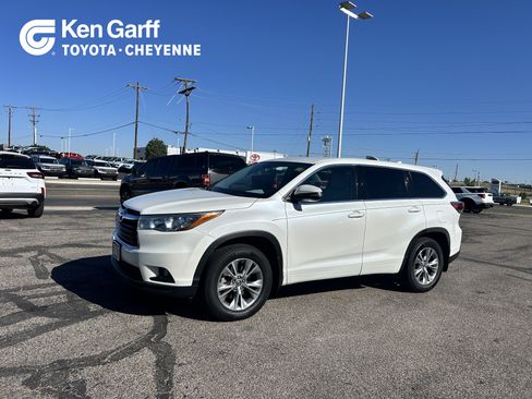 Used 2016 Toyota Highlander Plus AWD/4WD image 1