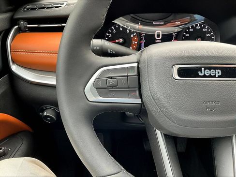 Used 2025 Jeep Compass Limited AWD/4WD image 13