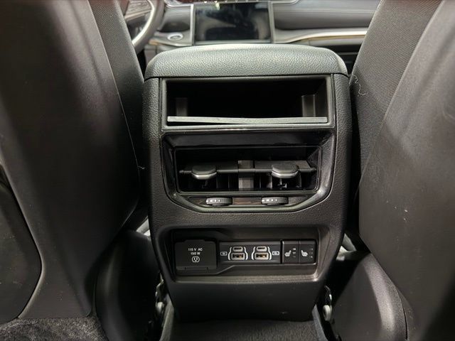Used 2023 Jeep Grand Cherokee Limited w/ Luxury Tech Group II AWD/4WD image 13