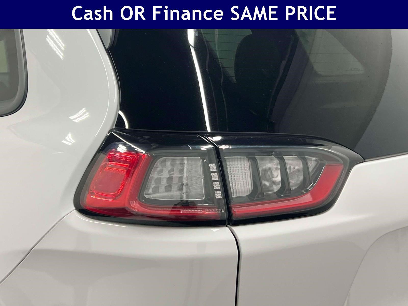 Used 2022 Jeep Cherokee Limited AWD/4WD image 12