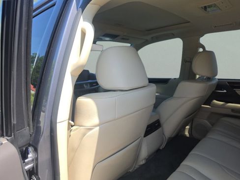 Used 2018 Lexus LX 570 4WD image 23