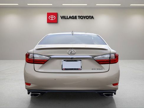 Used 2016 Lexus ES 350 350 w/ Luxury Package w/Wood Trim image 4