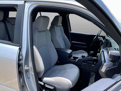 Used 2025 Toyota 4Runner SR5 AWD/4WD image 9
