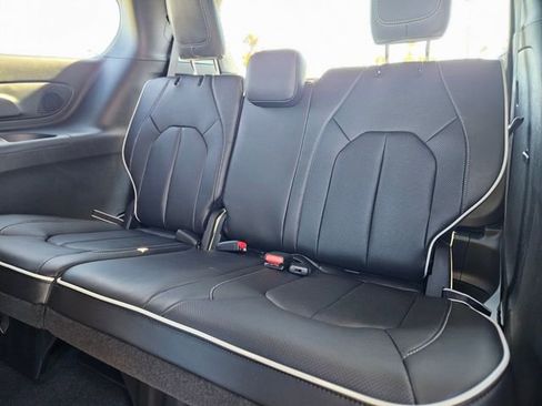 New 2026 Chrysler Pacifica Limited image 5