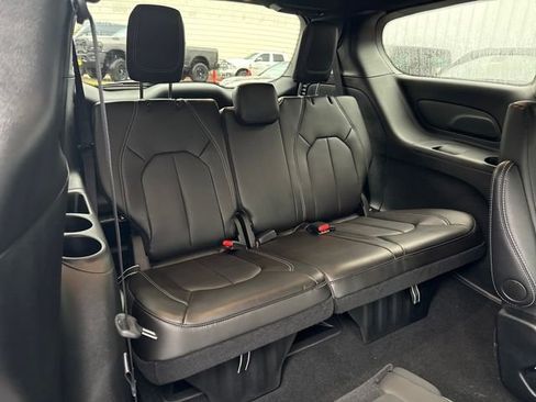 New 2026 Chrysler Pacifica Select image 12