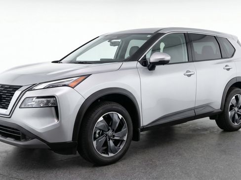 Used 2025 Nissan Rogue SV AWD/4WD image 3