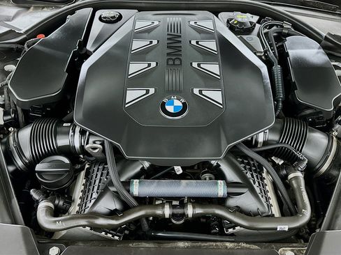 Used 2023 BMW 760i xDrive AWD/4WD image 30