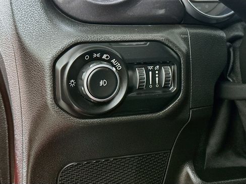 Used 2021 Jeep Wrangler Unlimited Sahara AWD/4WD image 10
