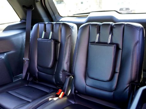 Used 2018 Ford Explorer XLT w/ Equipment Group 202A image 29