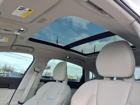 Used 2018 Volvo S90 T5 Momentum w/ Convenience Package image 10