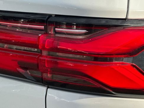 Used 2023 Chevrolet Traverse LT w/ LT Premium Package image 37