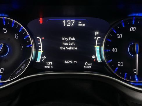 Used 2023 Chrysler Pacifica Touring-L image 15