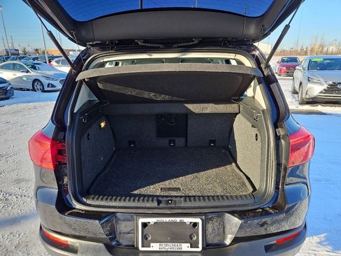 Used 2017 Volkswagen Tiguan S image 15