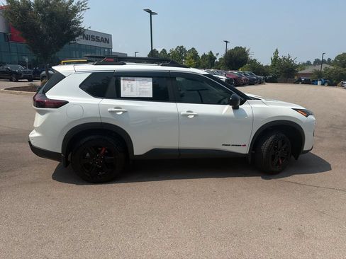Certified 2026 Nissan Rogue SV AWD/4WD image 8