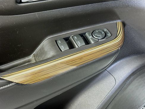 Used 2021 GMC Acadia SLE w/ Elevation Edition FWD image 17