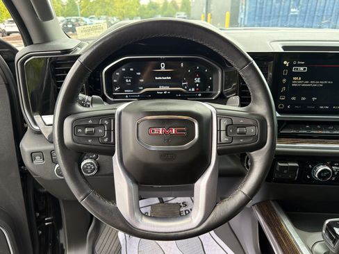 Used 2023 GMC Sierra 1500 Elevation w/ Preferred Package AWD/4WD image 17