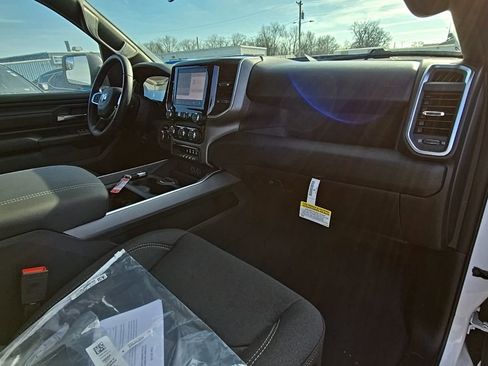 New 2026 RAM 1500 Express AWD/4WD image 46