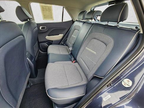 Used 2021 Hyundai Venue FWD image 20