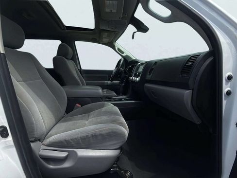 Used 2019 Toyota Sequoia SR5 AWD/4WD image 21