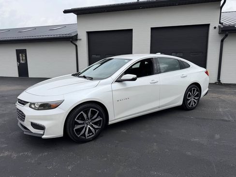 Used 2017 Chevrolet Malibu LT FWD image 2