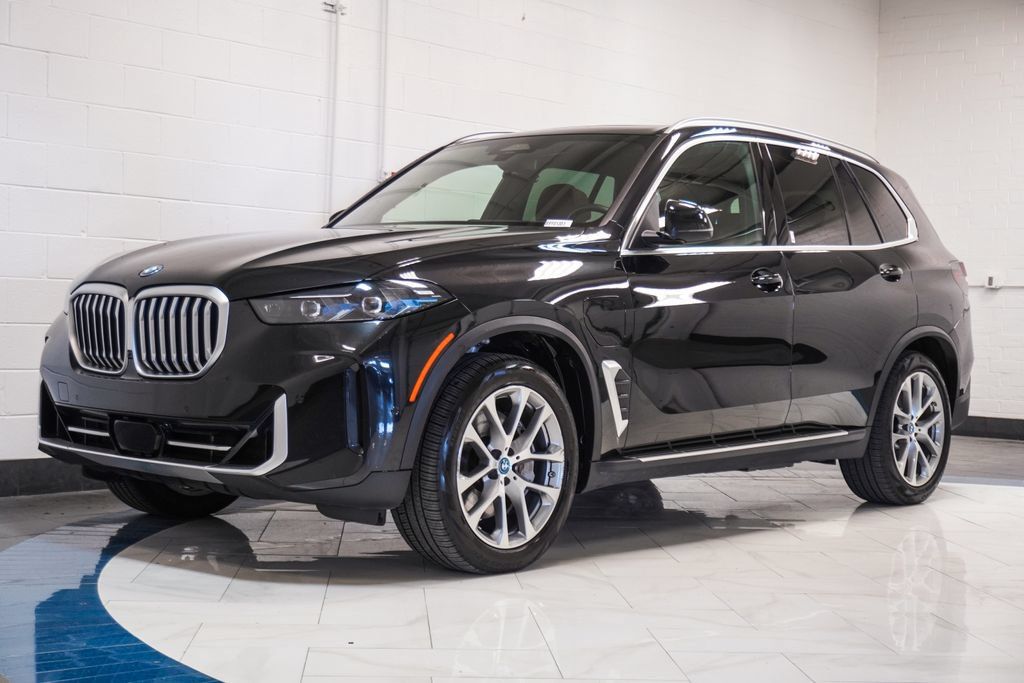 Used 2025 BMW X5 xDrive50e AWD/4WD image 4