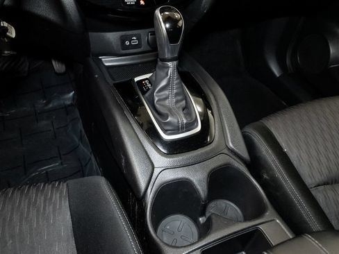 Used 2020 Nissan Rogue S FWD image 16