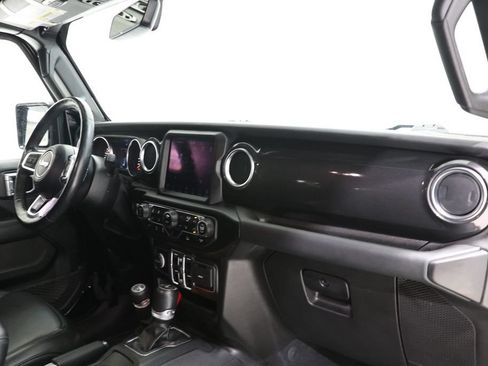 Used 2022 Jeep Wrangler Unlimited Sahara AWD/4WD image 15