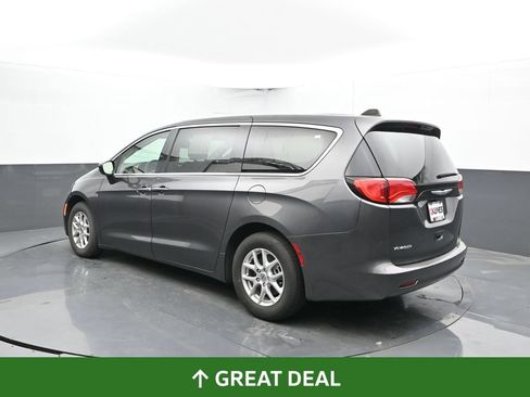 Used 2023 Chrysler Voyager LX FWD image 11