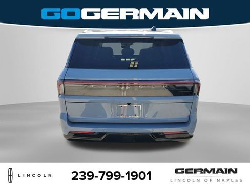 New 2025 Lincoln Navigator Reserve image 9