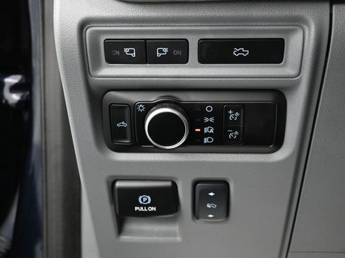 Used 2023 Ford F150 Lightning XLT image 13