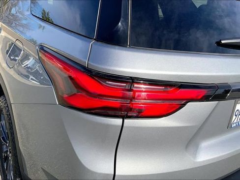 Used 2023 Chevrolet Traverse RS AWD/4WD image 30