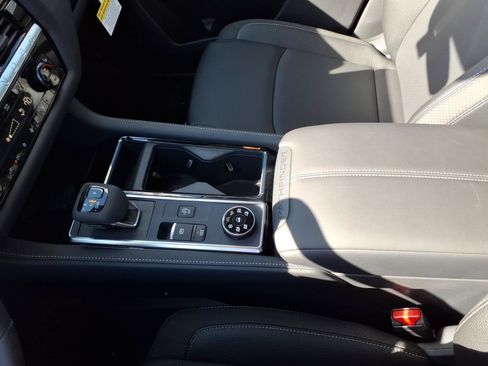 New 2026 Nissan Pathfinder SL w/ SL Premium Package (P04) AWD/4WD image 19
